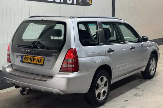 Subaru Forester (2004) thumbnail 5