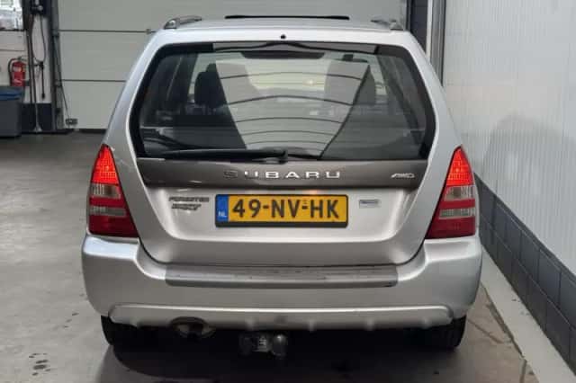 Subaru Forester (2004) thumbnail 6