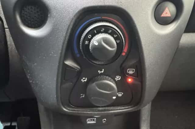 Peugeot 108 (2016) thumbnail 16
