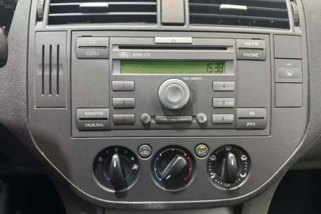 Ford Focus (2005) thumbnail 14