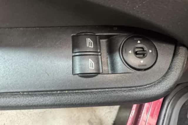 Ford Focus (2005) thumbnail 19