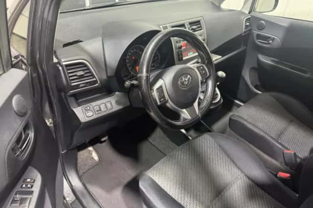 Toyota Verso-S (2012) thumbnail 11