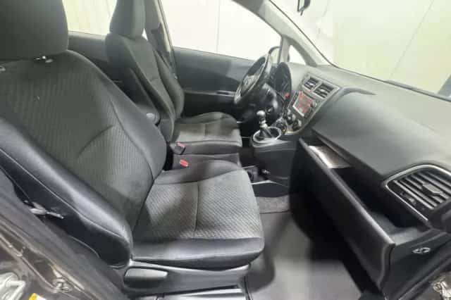 Toyota Verso-S (2012) thumbnail 12