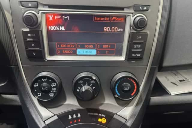 Toyota Verso-S (2012) thumbnail 15