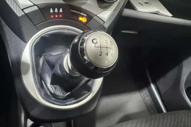 Toyota Verso-S (2012) thumbnail 16