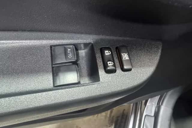 Toyota Verso-S (2012) thumbnail 20