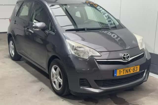 Toyota Verso-S (2012) thumbnail 3