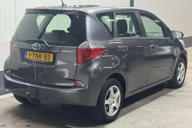 Toyota Verso-S (2012) thumbnail 5