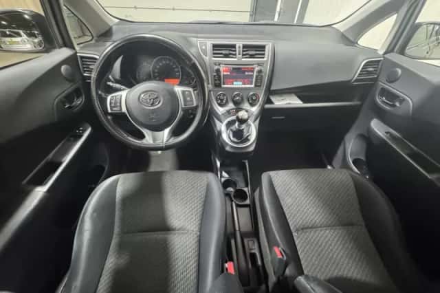 Toyota Verso-S (2012) thumbnail 10