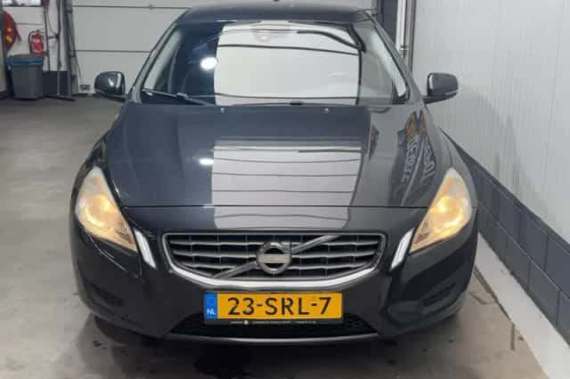 Volvo V60 (2011) thumbnail 2