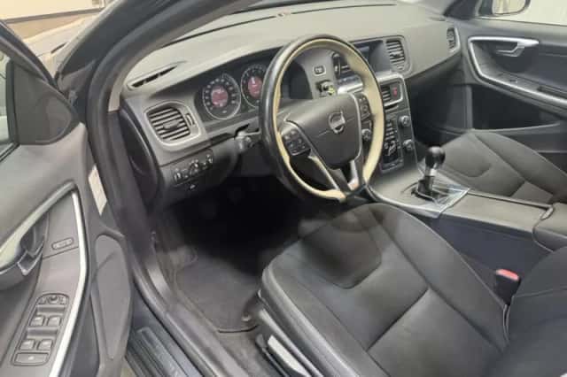 Volvo V60 (2011) thumbnail 11