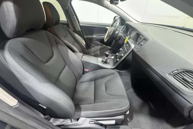 Volvo V60 (2011) thumbnail 12