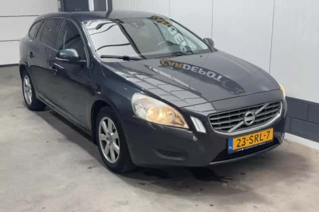 Volvo V60 (2011) thumbnail 3