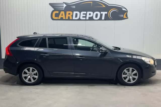 Volvo V60 (2011) thumbnail 4