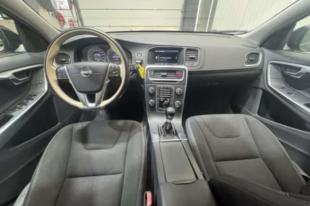 Volvo V60 (2011) thumbnail 10
