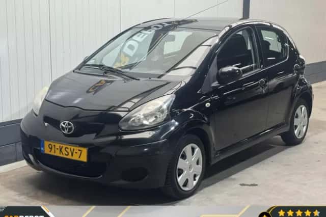 Toyota Aygo (2010) thumbnail 1