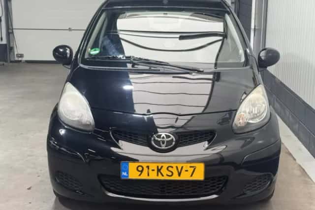 Toyota Aygo (2010) thumbnail 2