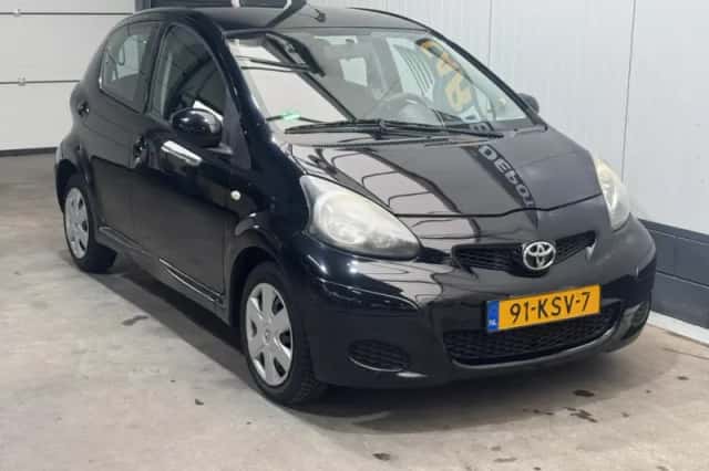Toyota Aygo (2010) thumbnail 3