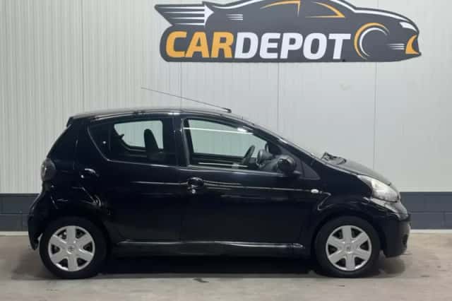 Toyota Aygo (2010) thumbnail 4