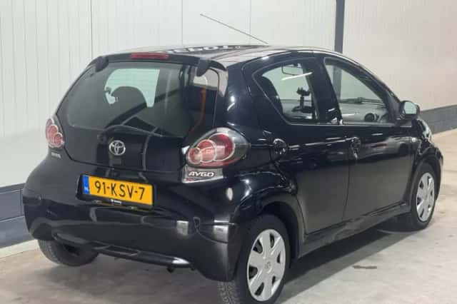 Toyota Aygo (2010) thumbnail 5