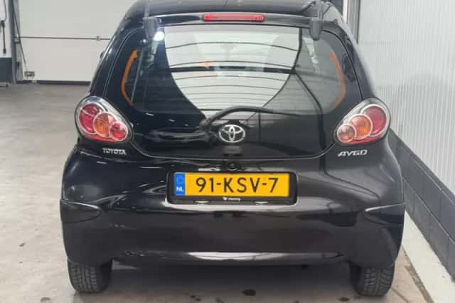 Toyota Aygo (2010) thumbnail 6