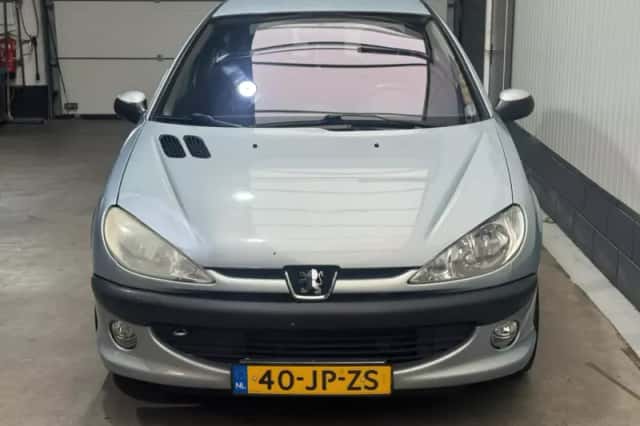 Peugeot 206 (2002) thumbnail 2