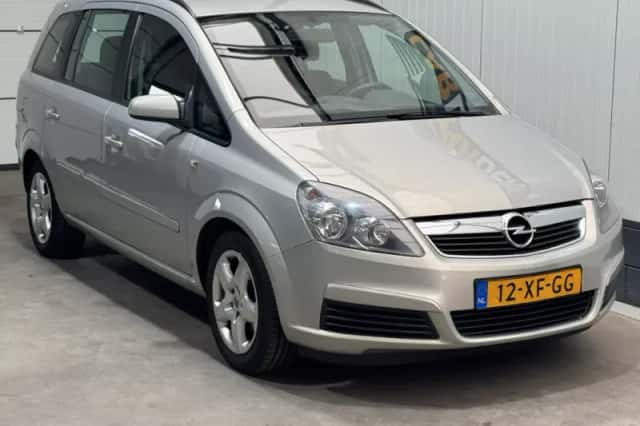 Opel Zafira (2007) thumbnail 3