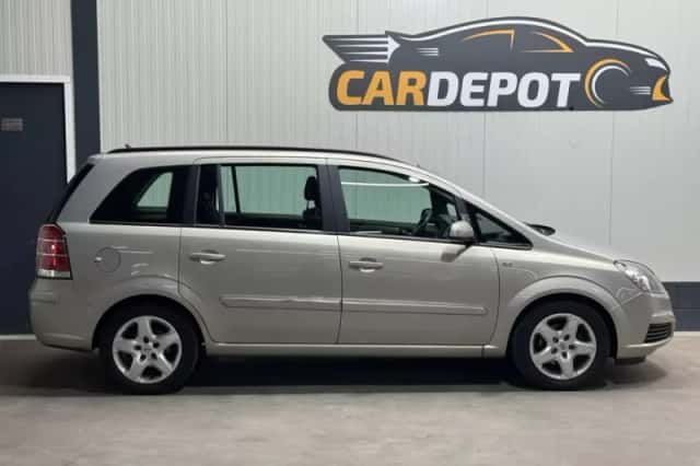 Opel Zafira (2007) thumbnail 4