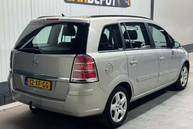 Opel Zafira (2007) thumbnail 5