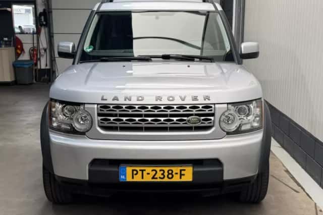 Land Rover Discovery (2010) thumbnail 2