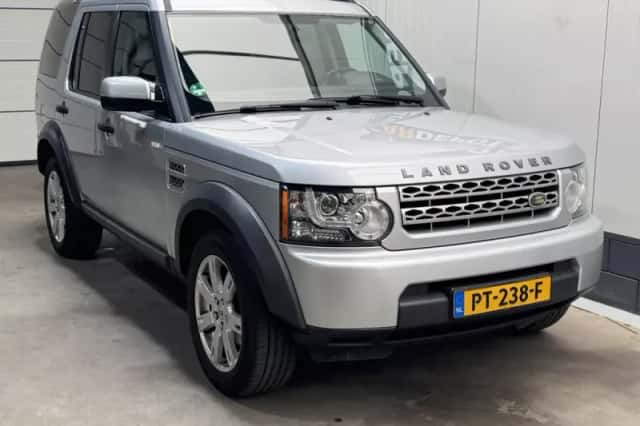 Land Rover Discovery (2010) thumbnail 3