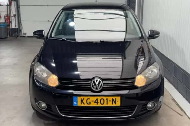 Volkswagen Golf (2010) thumbnail 2