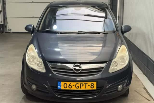 Opel Corsa (2008) thumbnail 2