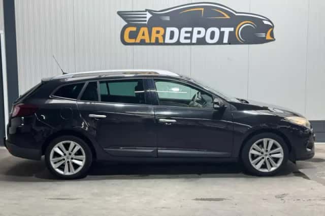 Renault Mégane (2010) thumbnail 4