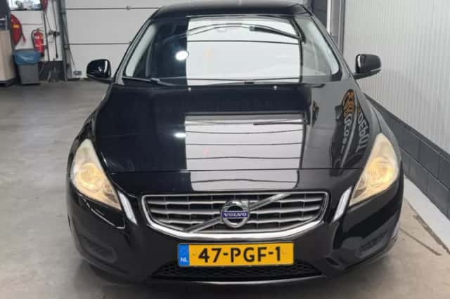 Volvo S60 (2011) thumbnail 2