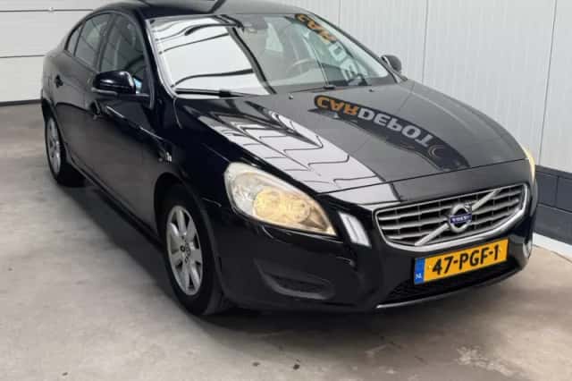 Volvo S60 (2011) thumbnail 3