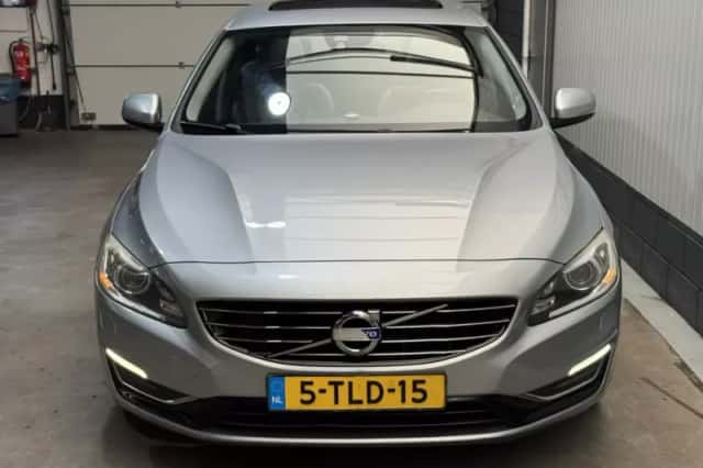 Volvo V60 (2014) thumbnail 2