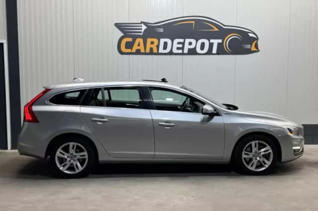 Volvo V60 (2014) thumbnail 4