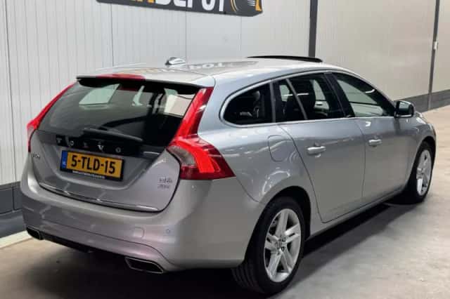 Volvo V60 (2014) thumbnail 5