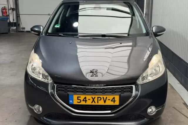 Peugeot 208 (2012) thumbnail 2