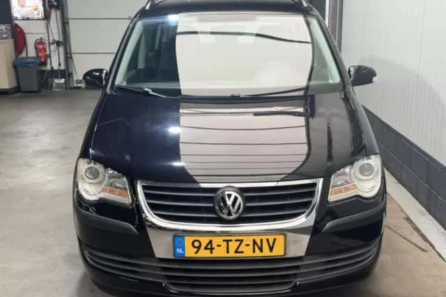 Volkswagen Touran (2007) thumbnail 2