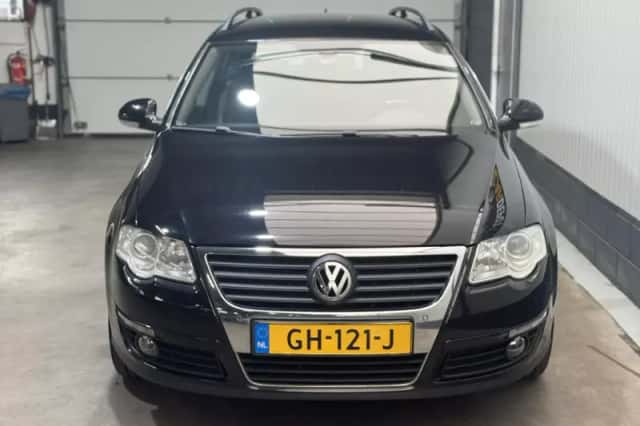 Volkswagen Passat (2010) thumbnail 2