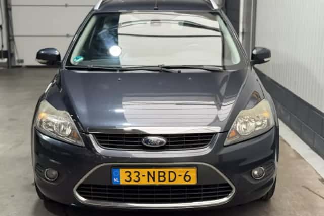 Ford Focus (2010) thumbnail 2
