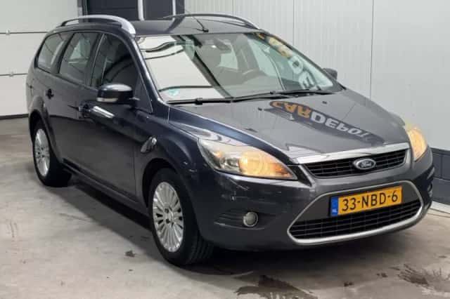 Ford Focus (2010) thumbnail 3