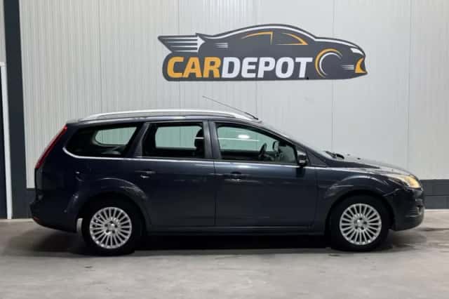 Ford Focus (2010) thumbnail 4