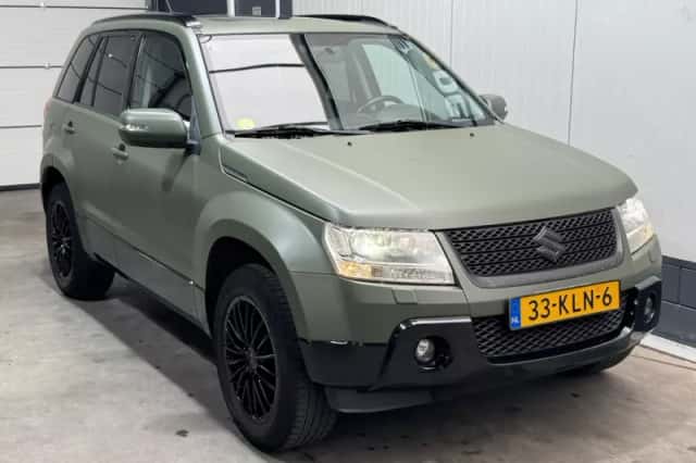 Suzuki Grand Vitara (2010) thumbnail 3