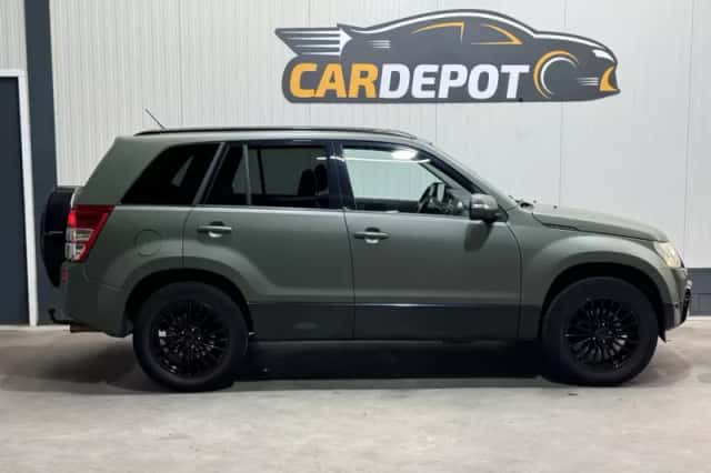 Suzuki Grand Vitara (2010) thumbnail 4