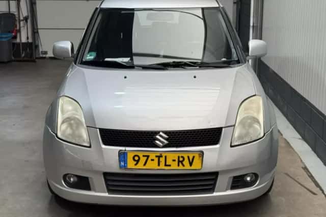 Suzuki Swift (2006) thumbnail 2