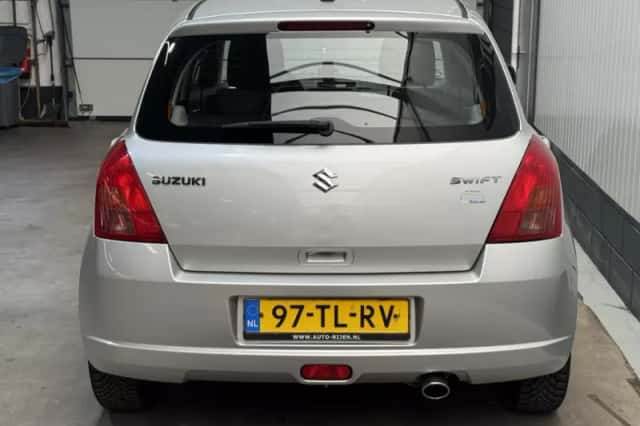 Suzuki Swift (2006) thumbnail 6
