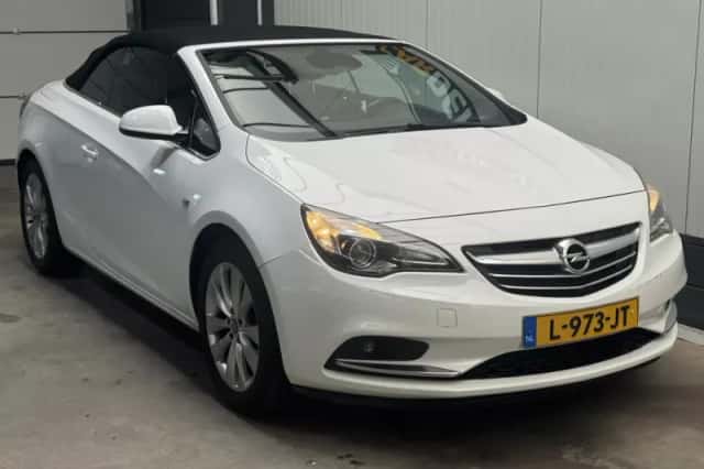 Opel Cascada (2013) thumbnail 4